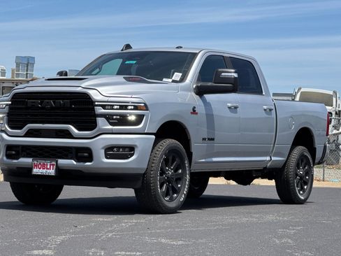 New 2026 RAM 2500 Laramie w/ Night Edition AWD/4WD image 7