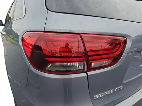 Used 2020 Kia Sorento FWD V6 image 30