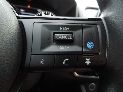 Used 2023 Nissan Rogue SV AWD/4WD image 27