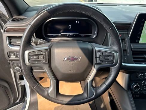 Used 2022 Chevrolet Tahoe Z71 w/ Luxury Package AWD/4WD image 12