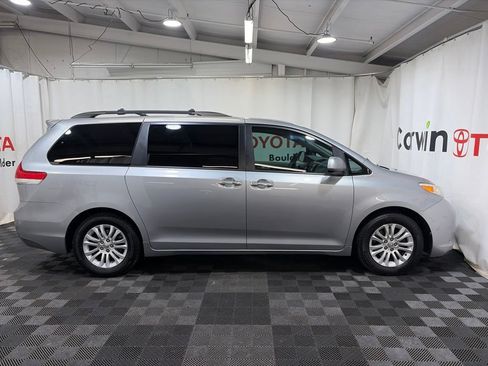 Used 2011 Toyota Sienna XLE w/ XLE Navigation Pkg FWD image 10