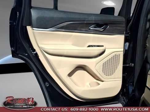 Used 2023 Jeep Grand Cherokee Limited AWD/4WD image 12