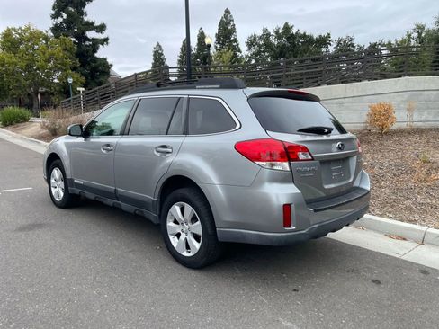 Used 2011 Subaru Outback 2.5i Premium image 27