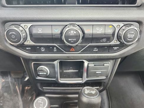 Used 2024 Jeep Wrangler Sport AWD/4WD image 30