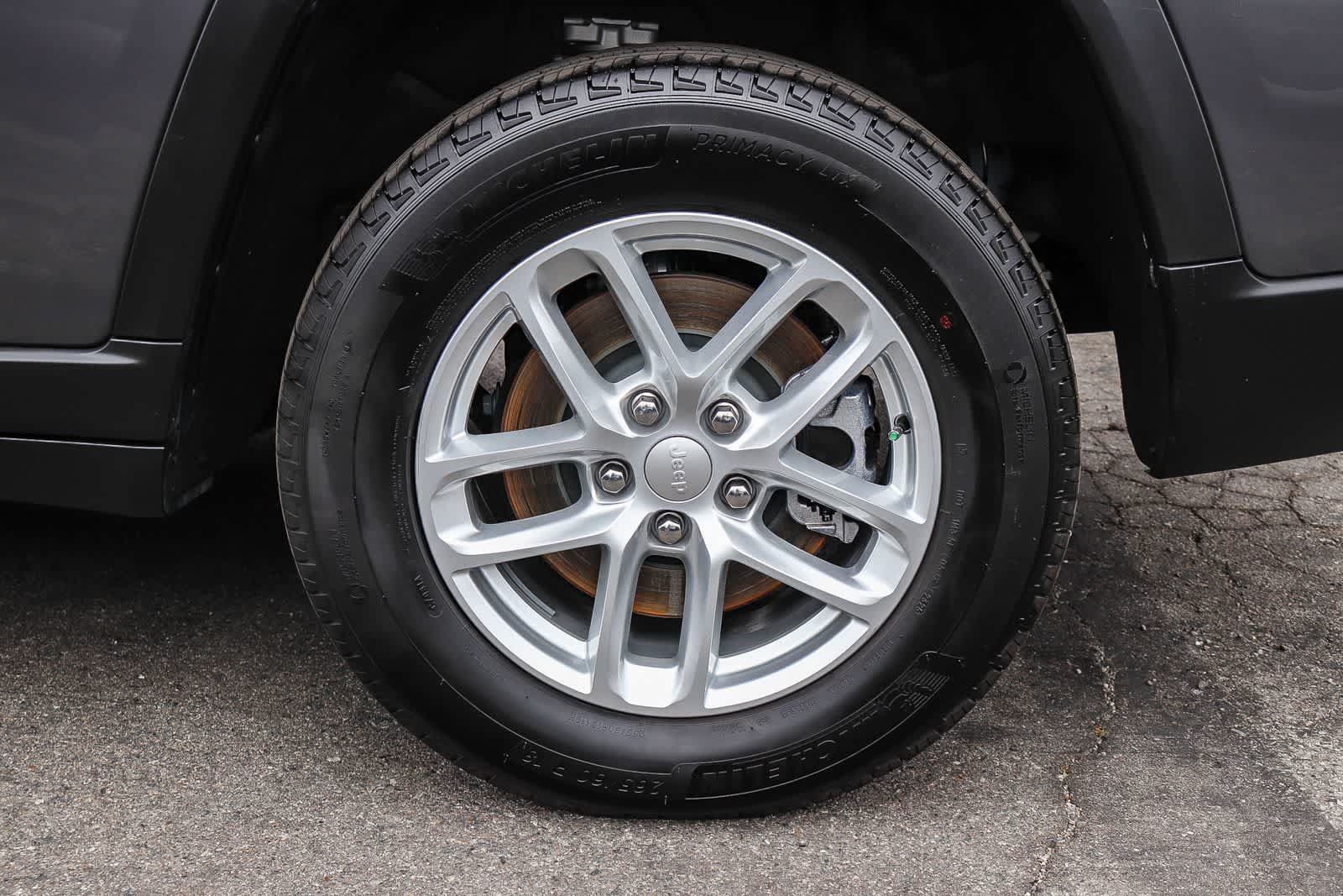 Used 2025 Jeep Grand Cherokee L Laredo RWD image 10