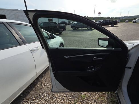 Used 2015 Chevrolet Impala LT w/ Convenience Package FWD image 7