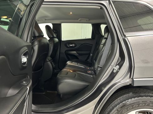 Used 2019 Jeep Cherokee Limited AWD/4WD image 29