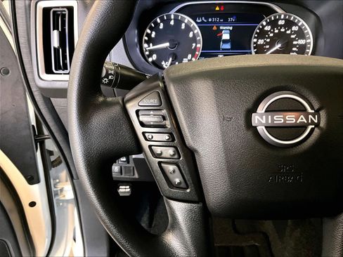 Used 2025 Nissan Frontier SV image 23
