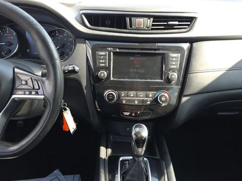 Used 2019 Nissan Rogue S FWD image 24