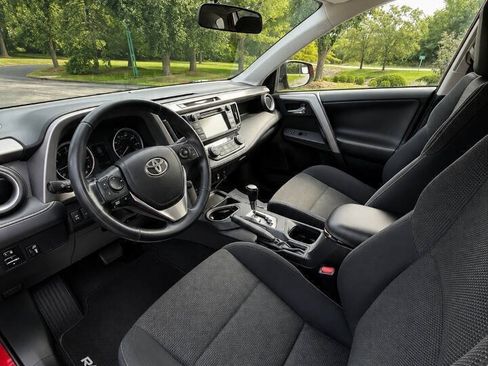 Used 2016 Toyota RAV4 XLE AWD/4WD image 5