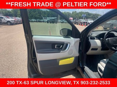 Used 2017 Land Rover Discovery Sport SE AWD/4WD image 11