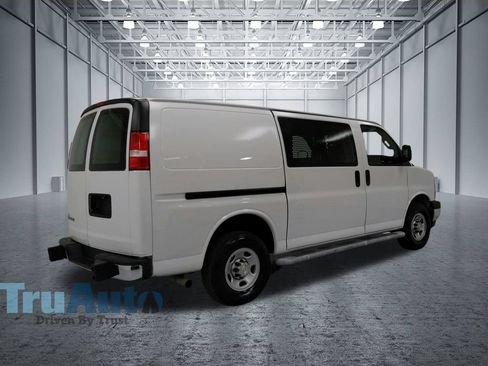 Used 2021 Chevrolet Express 2500 w/ Driver Convenience Package RWD image 3