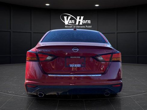 Used 2023 Nissan Altima 2.5 SR w/ SR Premium Package image 4