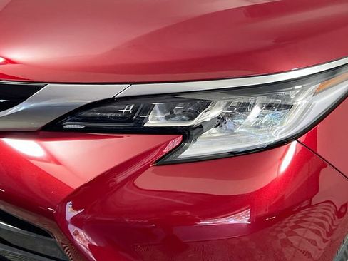 New 2026 Toyota Sienna Limited FWD image 9
