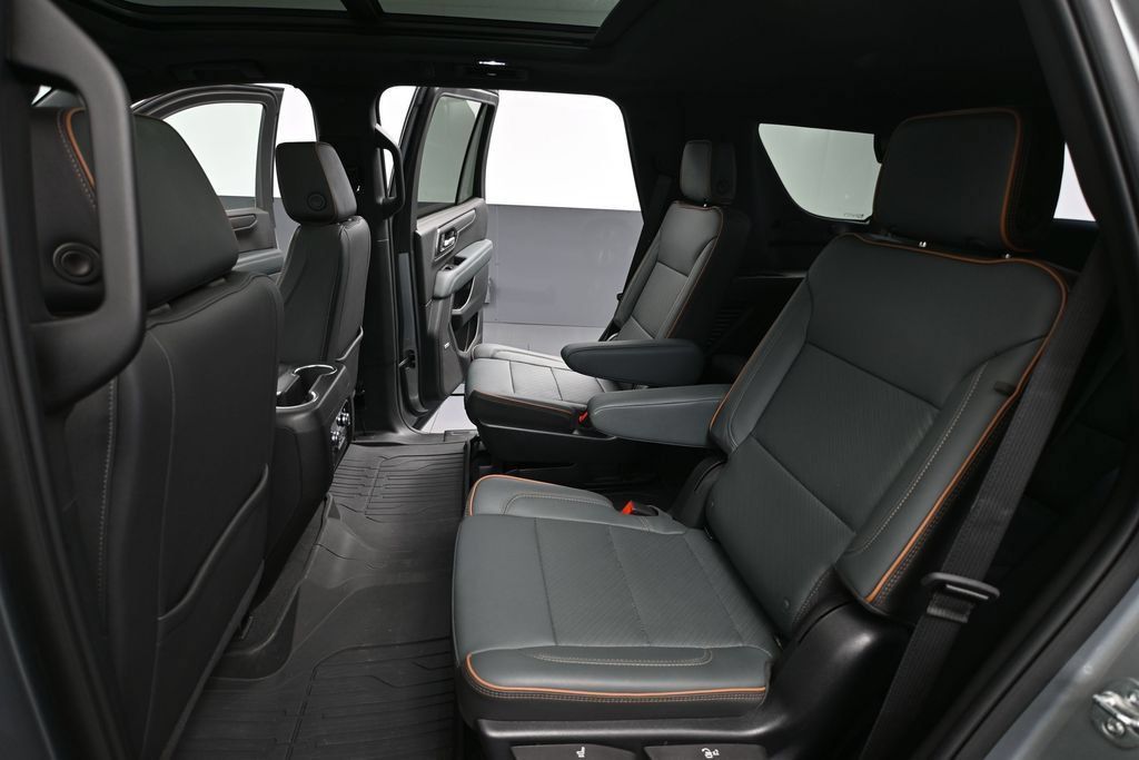 Used 2025 GMC Yukon AT4 AWD/4WD image 34