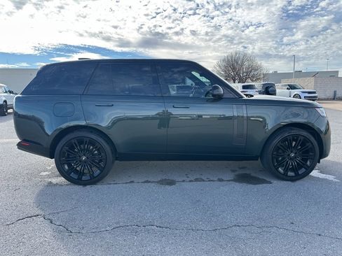Used 2024 Land Rover Range Rover SE image 3