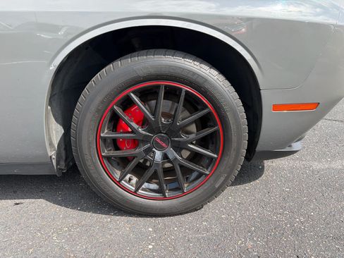 Used 2018 Dodge Challenger SXT RWD image 4