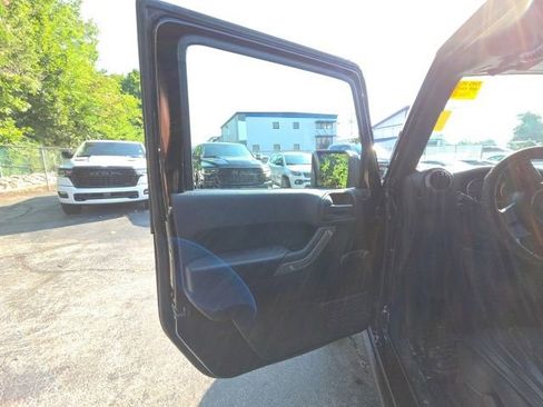 Used 2016 Jeep Wrangler Sport AWD/4WD image 12
