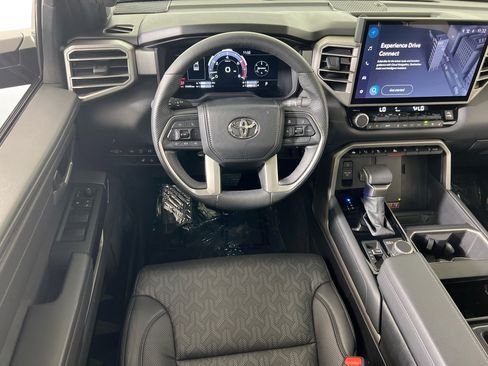 Used 2025 Toyota Tundra Limited AWD/4WD image 23