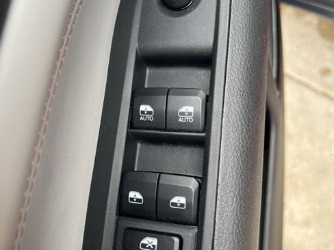 Certified 2025 Jeep Compass Limited image 17