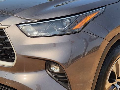 Used 2023 Toyota Highlander XLE FWD image 6