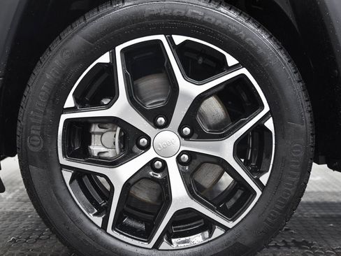 Used 2024 Jeep Compass Limited image 8