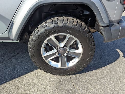 Used 2018 Jeep Wrangler Unlimited Sahara AWD/4WD image 38
