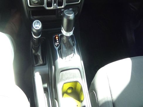 Used 2023 Jeep Wrangler Unlimited Sahara image 27