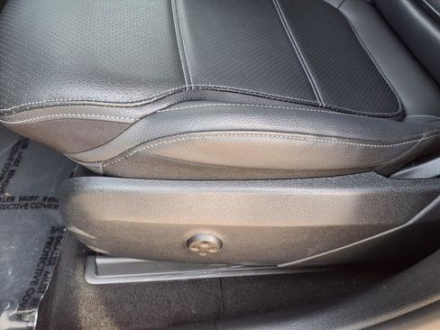 Used 2024 Mercedes-Benz GLC 300 4MATIC image 23