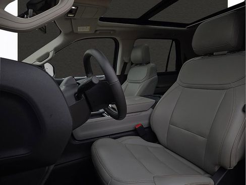 Used 2025 Ford Expedition Active image 14