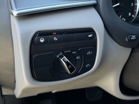 Used 2023 INFINITI QX50 Luxe image 12