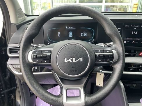 Used 2025 Kia Sportage LX FWD image 19