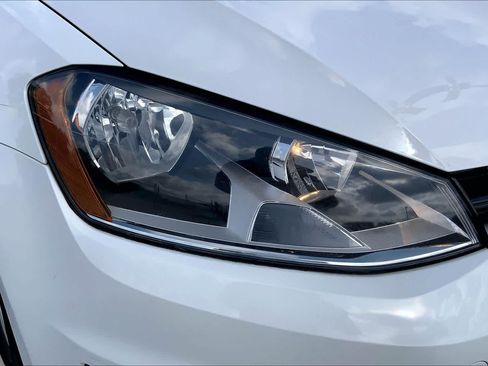 Used 2015 Volkswagen Golf S FWD image 26
