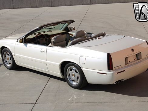 Used 2002 Cadillac Eldorado Touring w/ Preffered Equipment Group image 9