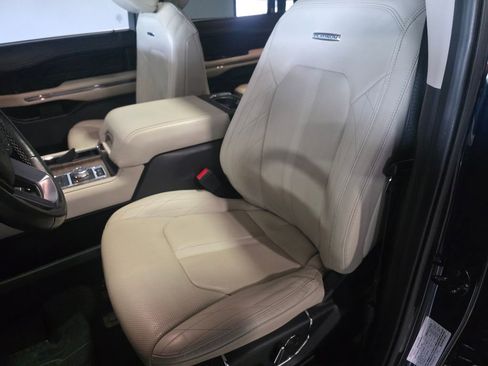 Used 2021 Ford Expedition Platinum AWD/4WD image 13