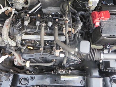 Used 2019 Nissan Kicks S image 10