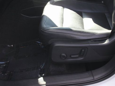 Used 2019 Volvo XC40 T5 Momentum image 19