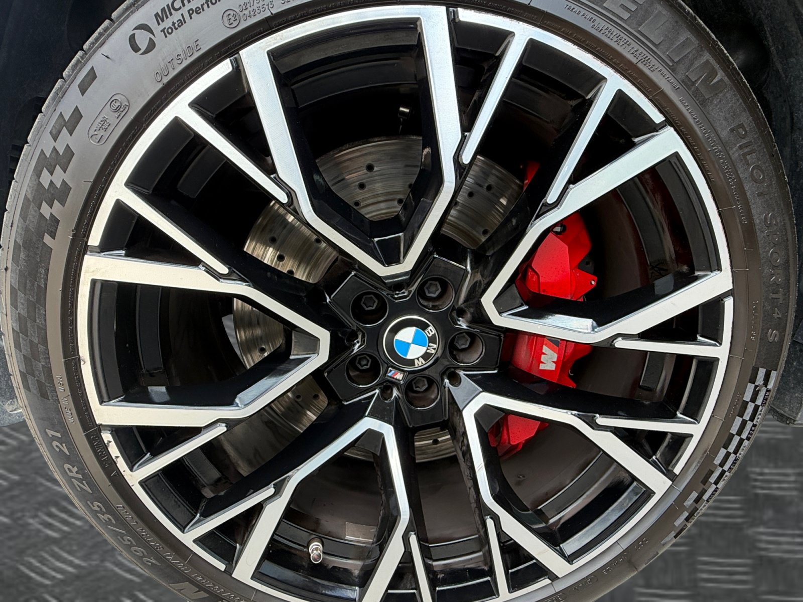Used 2025 BMW X6 M Competition w/ Executive Package AWD/4WD image 9