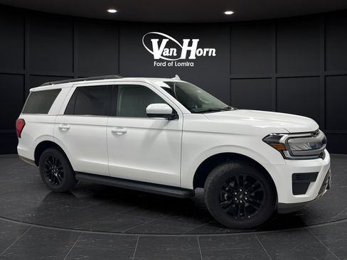 Used 2024 Ford Expedition XLT AWD/4WD image 1