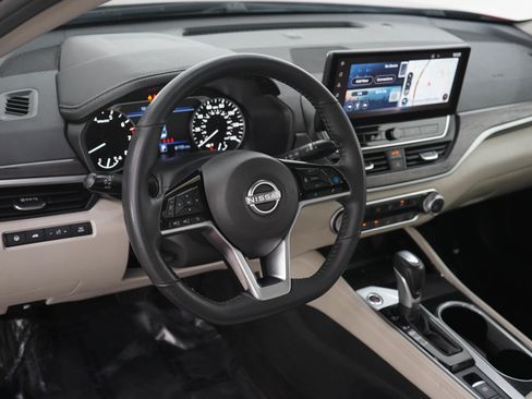 Used 2023 Nissan Altima 2.5 SV w/ SV Premium Package AWD/4WD image 19