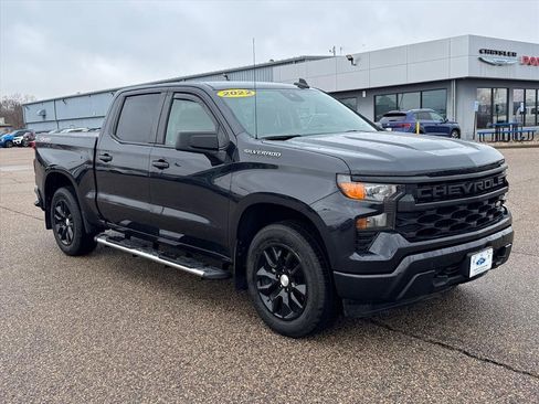 Used 2022 Chevrolet Silverado 1500 Custom image 1