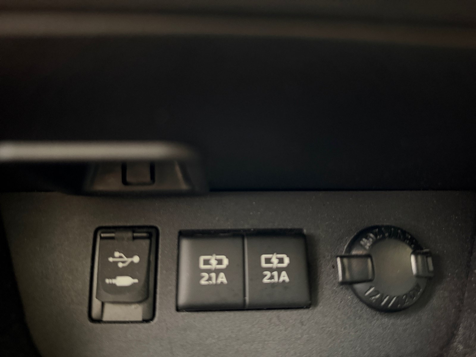 Used 2018 Toyota Highlander XLE w/ Carpet Mat Package (TMS) FWD image 31