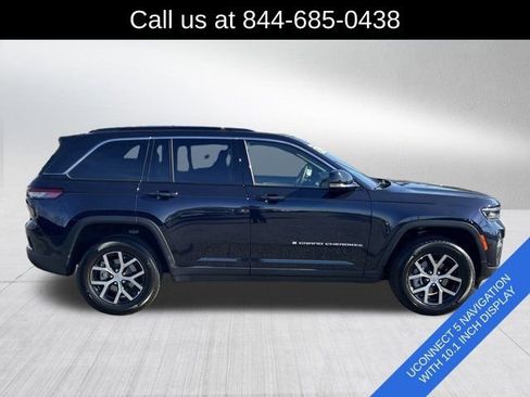 Certified 2024 Jeep Grand Cherokee Limited w/ Luxury Tech Group II image 4