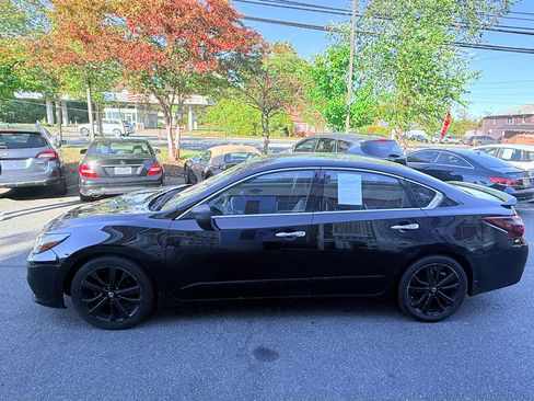 Used 2017 Nissan Altima 2.5 SR w/ Midnight Edition Package image 4
