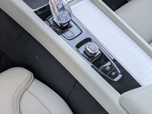 New 2026 Volvo XC60 B5 Ultra w/ Protection Package Premier image 13