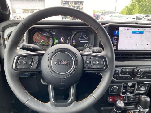 Used 2024 Jeep Wrangler Unlimited AWD/4WD image 18