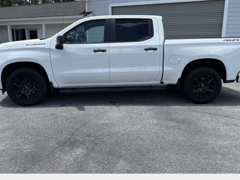 Used 2024 Chevrolet Silverado 1500 Custom image 2