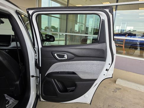 Used 2024 Jeep Compass Latitude AWD/4WD image 13