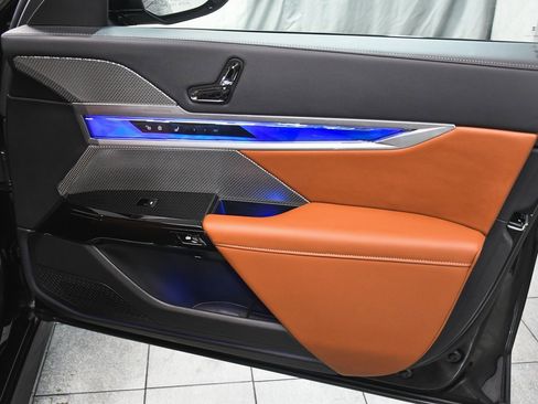 Used 2025 BMW 760i xDrive image 21