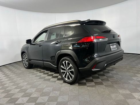 Used 2022 Toyota Corolla Cross XLE w/ Convenience Package image 9